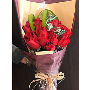 愛在溫暖玫瑰花瓣裏-24朵紅玫瑰花束 送花到台灣,送花到大陸,全球送花,國際送花