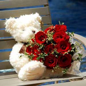 Sweet Everything-Red Roses Hand Bouquet 送花到台灣,送花到大陸,全球送花,國際送花