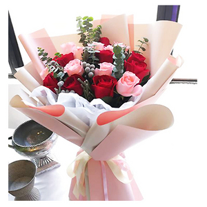 Sweet and Touching - Bouquet of 16 Mixed color Roses 送花到台灣,送花到大陸,全球送花,國際送花