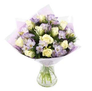 滿懷關愛-奶油白玫瑰、紫色小蒼蘭花束 送花到台灣,送花到大陸,全球送花,國際送花